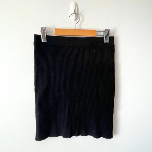 Aritzia  Ribbed Black Knit Reso Skirt Black Size Medium - Picture 3 of 7